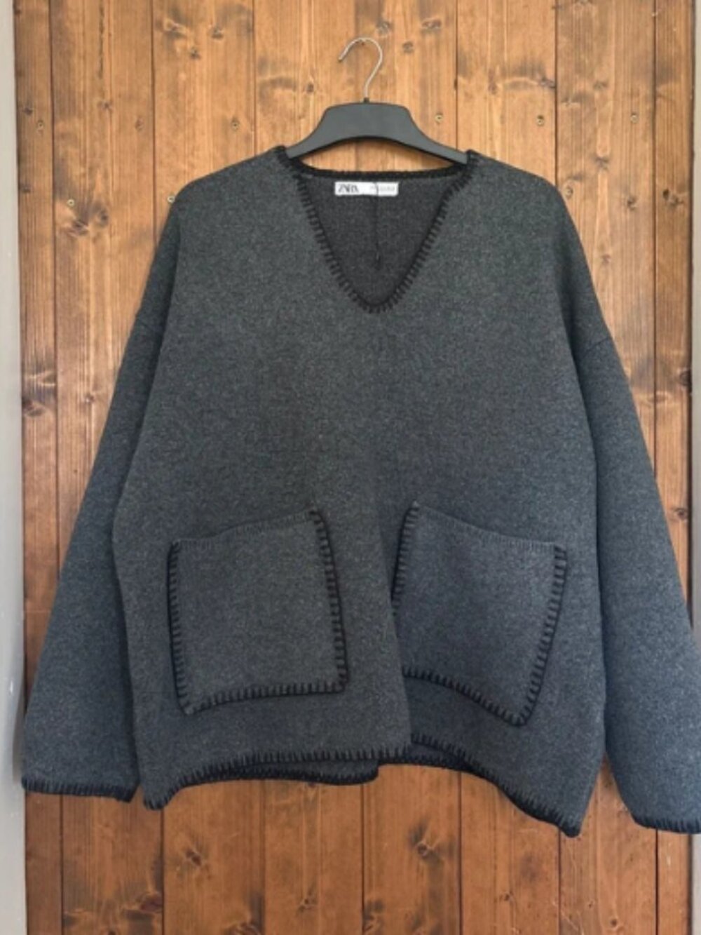 Zara grey jumper with front pockets & stitch details 🧶